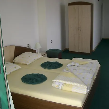 левтери Хотел Приморско